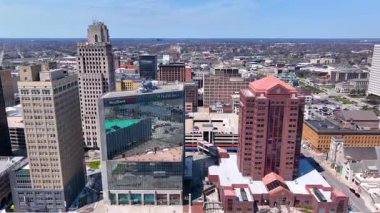 Edison Binası hava görüntüsü Toledo şehir merkezindeki 303 N Summit Caddesi, Ohio OH, ABD. Bu bina ProMedica ve KeyBank 'a ev sahipliği yapıyor.