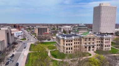 Lucas County Adliyesi hava görüntüsü Toledo şehir merkezindeki 700 Adams Caddesi, Ohio OH, ABD.