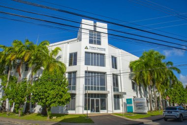 Hastings Main Caddesi 'ndeki Trident Sigorta Finans Merkezi tarihi Bridgetown, Barbados. Tarihi Bridgetown ve Garnizonu UNESCO 'nun Dünya Mirası Bölgesi.