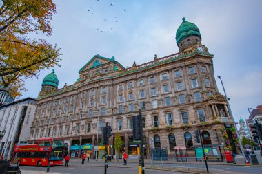 1837 yılında Viktorya dönemi Edwardian tarzında inşa edilen İskoç Provident Institution binası, tarihi şehir merkezi Belfast, Kuzey İrlanda, İngiltere 'de, Belfast belediye binasının yanındaki 1 Donegall Meydanı' nda yer almaktadır..