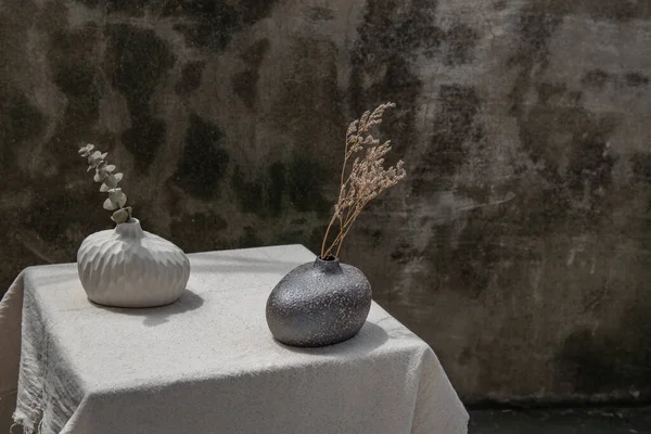 Fiori Secchi Vasi Ceramica Doppio Handmade Sul Tavolo Arredo Casa — Foto Stock