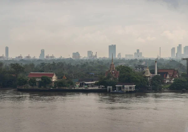 俯瞰棒卡豪肺及棒卡豪诺寺码头绿地的空中景观 聚焦和模糊 — 图库照片