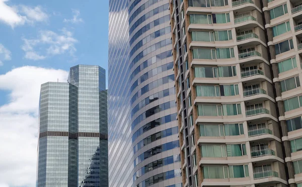 Bangkok Thaiföld 2019 Július Angular Geometric Mirror Cladding Modern Building — Stock Fotó