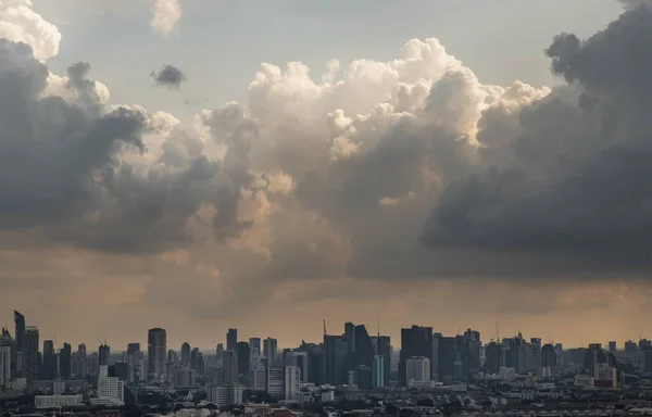 Belo Céu Vista Nuvem Bangkok Com Arranha Céus Distrito Negócios — Fotografia de Stock