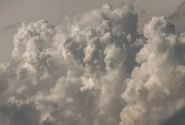 Die Sonne Scheint Durch Die Wolken Himmel Die Form Der — Stockfoto