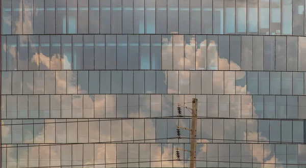 Sky Reflection Modern Glass Building Copy Space Selective Focus — Stock Photo, Image