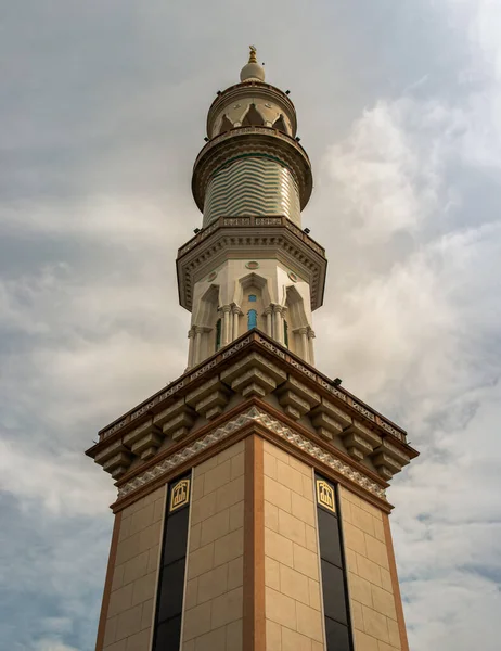バンコク 2021年5月27日 マジッド ユスローまたはアル ユスロー モスクの塔がバンコクの午後に設置される ムスリムモスク イスラムモスク 選択的フォーカス — ストック写真