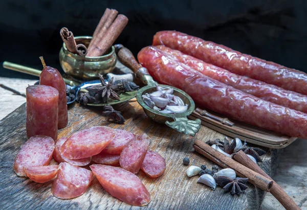 Salsiccia Cinese Essiccata Con Erba Vecchio Tavolo Legno Asia Food — Foto Stock