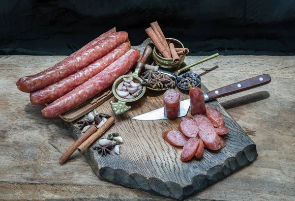 Salsiccia Cinese Essiccata Con Erba Vecchio Tavolo Legno Asia Food — Foto Stock