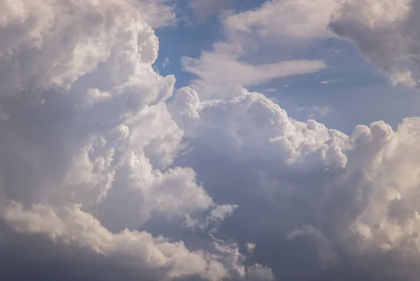 Felhős Gyönyörű Égbolt Nap Fénye Süt Délutánonként Felhő Lágysága Relaxáció — Stock Fotó