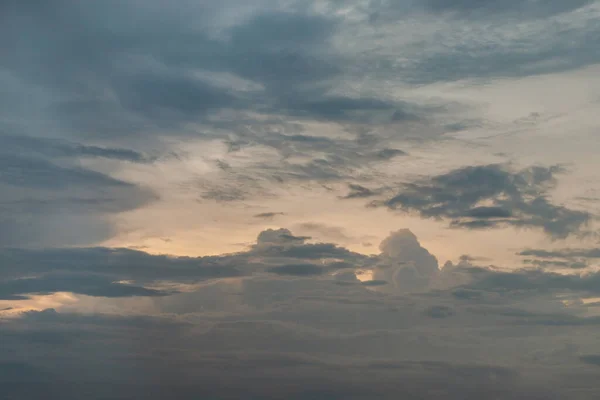 Прекрасне Небо Заходу Сонця Над Хмарами Драматичним Світлом Прекрасний Палаючий — стокове фото