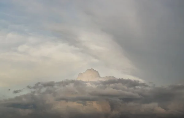 Die Sonne Scheint Durch Die Wolken Himmel Die Form Der — Stockfoto