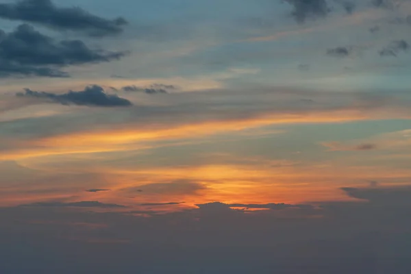 Soleil Brille Travers Les Nuages Dans Ciel Couchant Avec Une — Photo