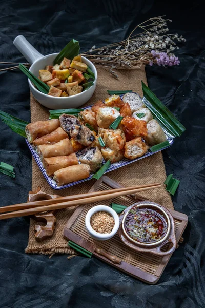 Veel Vegetarisch Eten Gebakken Taro Broodjes Taro Guangjian Gefrituurde Loempia — Stockfoto