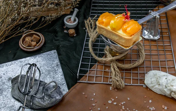 Traditionele Franse Zoete Dessert Mayomgchid Taart Prachtige Achtergrond Een Stuk — Stockfoto