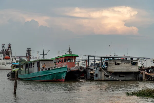 Μπανγκόκ Ταϊλάνδη Απρ 2020 Εμπορευματικά Πλοία Στη Μέση Του Ποταμού — Φωτογραφία Αρχείου
