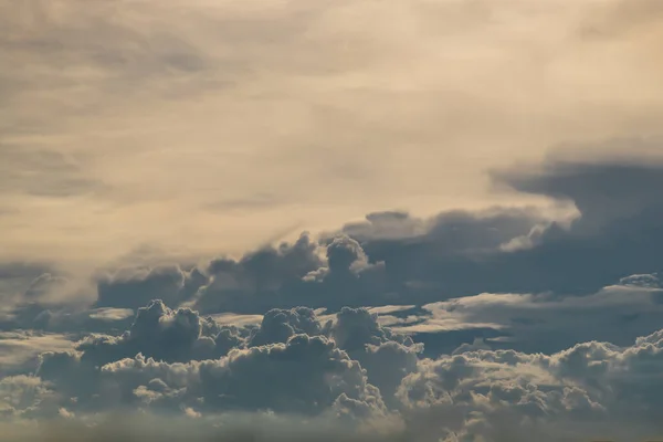 Gyönyörű Égbolt Felhők Háttérrel Lágyság Felhők Ragyogás Világoskék Háttér Relaxáló — Stock Fotó
