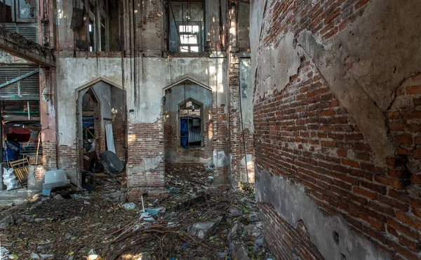 Bangkok Thailand Aug 2020 Het Verlaten Gebouw Met Zichtbare Bakstenen — Stockfoto