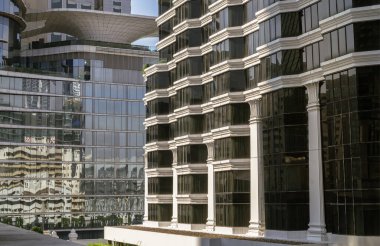 Bangkok, Tayland 23 Aralık 2024 - Bangkok şehrindeki modern binanın güzel manzarası. Çelik çerçeve ve cam pencere mimarisi, metin, Seçici odak için duvar kağıdı, poster ve boşluk olarak kullanın.