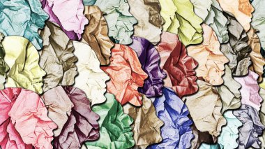 Toplumun sosyal protestosu. Farklı milletlerden, inançlı ve inançlı insanlar. Nüfus protestosu. Irkçılık. Kağıttan yapılmış insan kafalarının siluetleri. Sosyal adalet kavramı. 3B resim