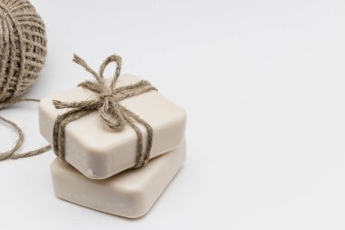 Sütlü el yapımı sabun. Hindistan cevizi ve zeytinyağlı el yapımı sabun. Cilt bakımı için doğal organik ev kozmetikleri. Anti-selülit tedavileri