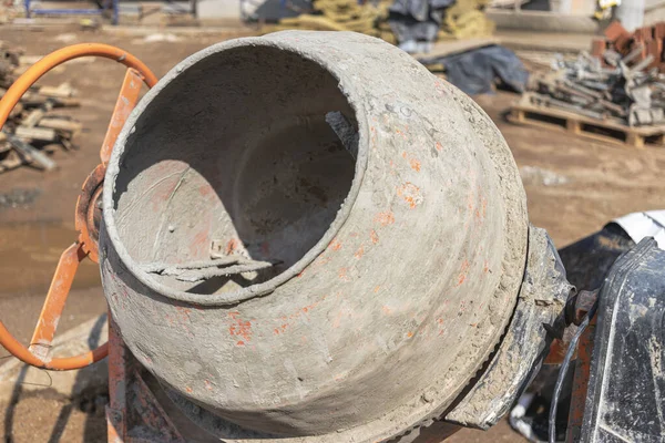 Industrieller Betonmischer Auf Einer Baustelle Vorbereitung Von Beton Und Mörtel — Stockfoto