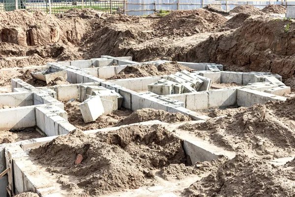 Strip Foundation Large Reinforced Concrete Blocks Construction House Reliable Reinforced — Stock Photo, Image