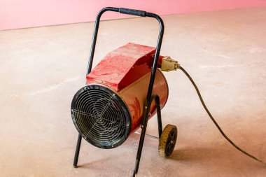 Elektrikli ısı silahı. İnşaat sırasında hızlı ısıtma ve kurutma ekipmanları