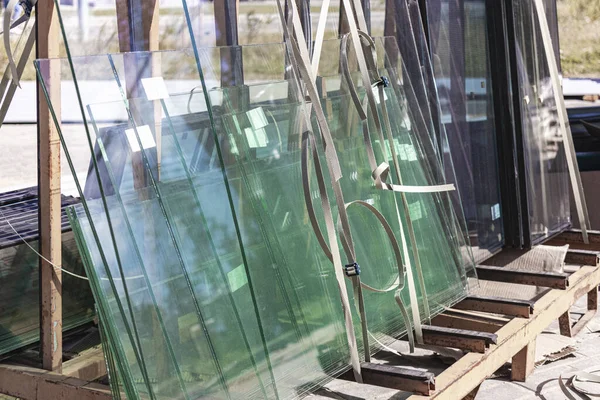 Новые Опечатанные Стеклянные Блоки Строительной Площадке Хранение Подготовка Установке Окон — стоковое фото
