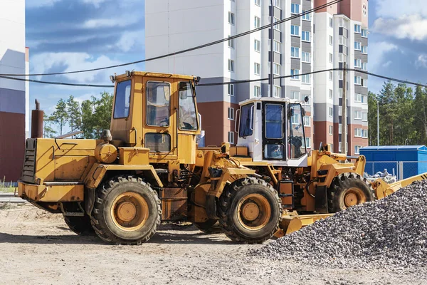 Powerful Wheel Loader Transporting Bulky Goods Construction Site Modern Residential — Stock Photo, Image