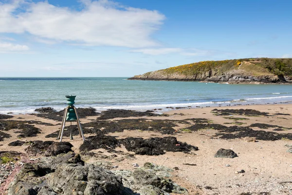 Bahía de Cemaes con la campana de San Patricio en Anglesey — Foto de Stock