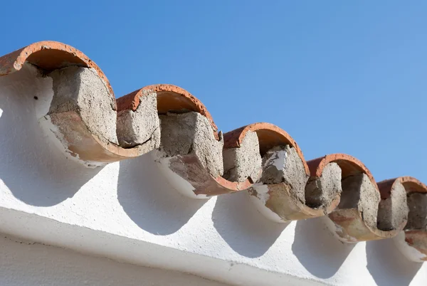 Construção típica do telhado na propriedade espanhola — Fotografia de Stock