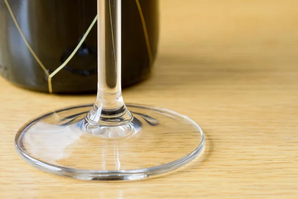 赤ワインのボトルとワインのグラス — ストック写真