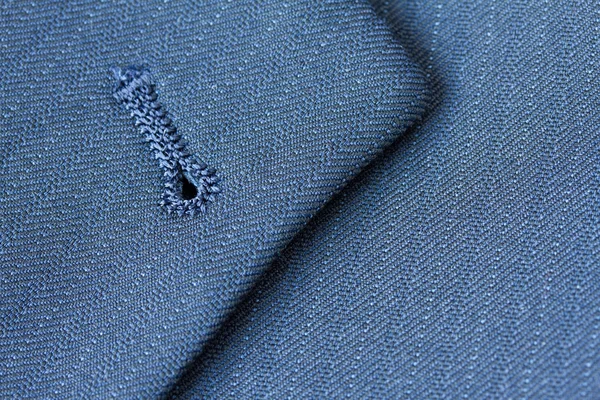 Närbild detalj i knapphålet på kostym lapel — Stockfoto