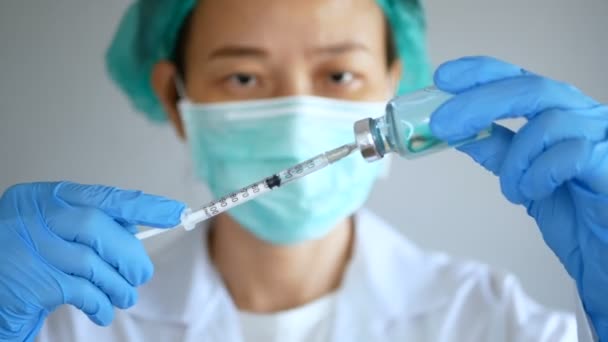 Vaccination Contre Coronavirus Covid Asiatique Médecin Préparer Vaccin Injectable Pris — Video