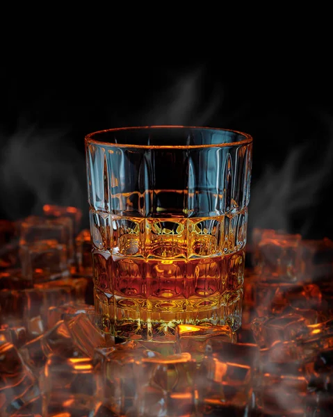 Fotografia Koncepcyjna Whisky Węgiel Drzewny — Zdjęcie stockowe