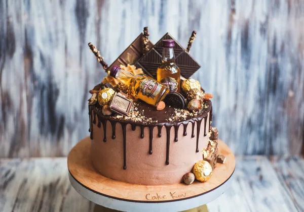 Erkek doğum günü pastası - Çikolatalı Chivas viskisi