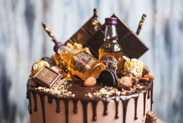 Erkek doğum günü pastası - Çikolatalı Chivas viskisi