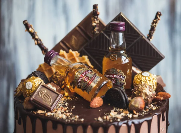 Erkek doğum günü pastası - Çikolatalı Chivas viskisi