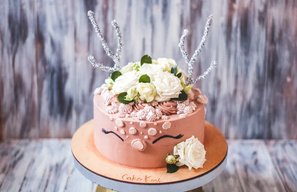 Tarta Cumpleaños Para Niños Ciervo Con Flores — Foto de Stock