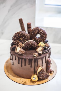 Erkeklerin doğum günü pastası - donutlu çikolata