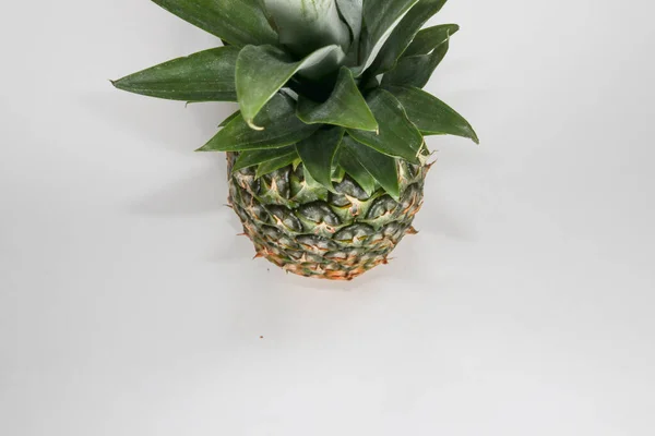 Große Und Saftige Ananas Isoliert Auf Weißem Hintergrund Leckere Und — Stockfoto