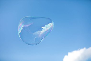 Açık Güneş Işığına Karşı Sabun Baloncukları Mavi Gökyüzü