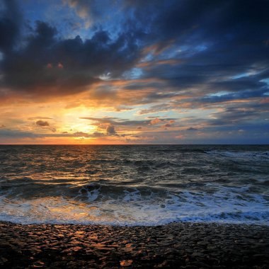Petten 'de yaz fırtınası günbatımı