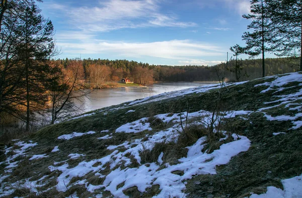 Niebieskie Niebo Nad Jeziorem Zimowy Poranek — Zdjęcie stockowe