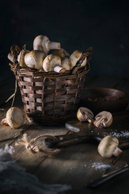 Köy masasında şampiyonların oynadığı basket.