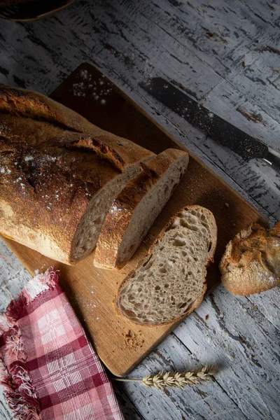 Witte Tarwe Gesneden Brood Houten Tafel — Stockfoto