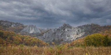 Vokranja kayaları Mokranje 'nin doğal bir hazinesidir ve aynı adı taşıyan bir köyün yakınındadır.