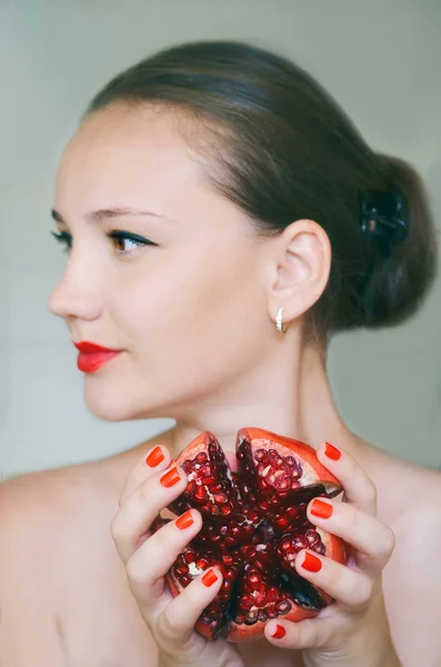 Beautiful woman with pomegranate closeup — Stock Photo, Image