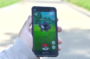 Pokemon gitmek App smartphone cep telefonu ile